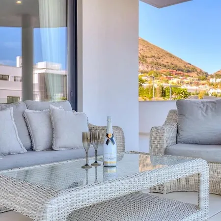 Stunning With Private Pool Daire *